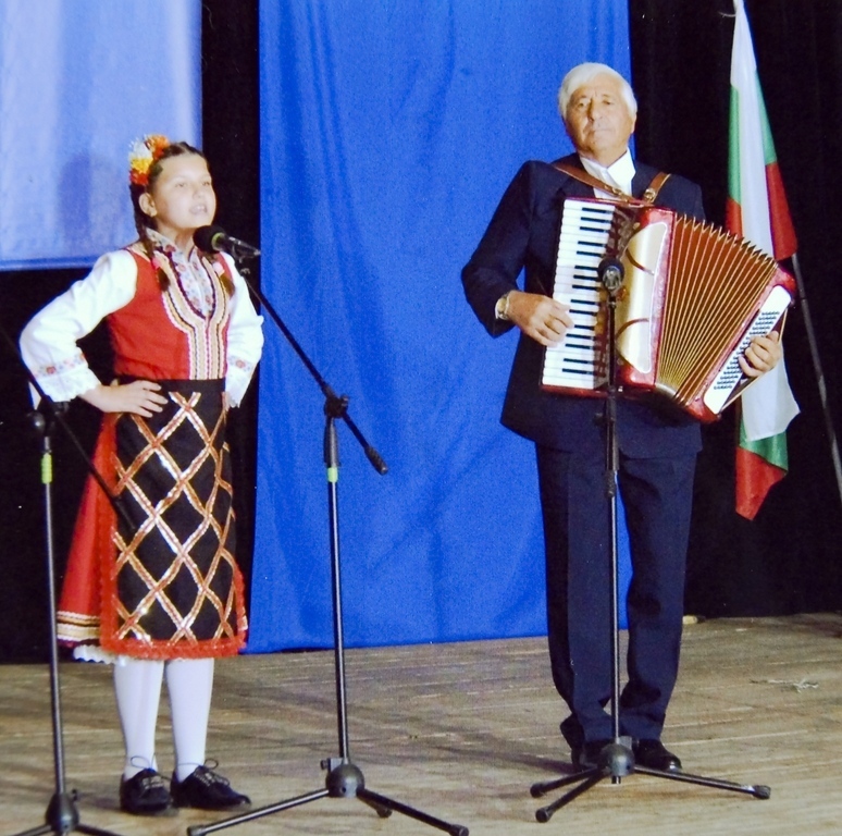На балкански шампионат по фолклор наши певци със злато
